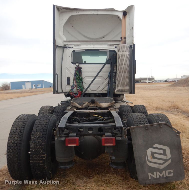 image for item DJ1251 2018 International LT62F  semi truck