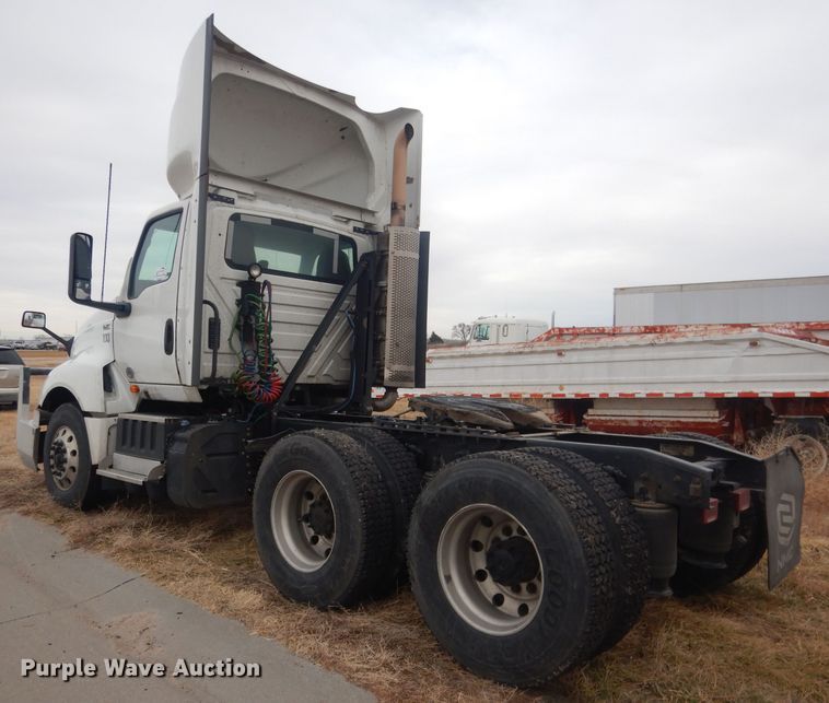 image for item DJ1251 2018 International LT62F  semi truck