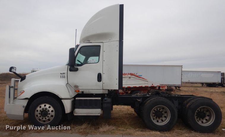 image for item DJ1251 2018 International LT62F  semi truck