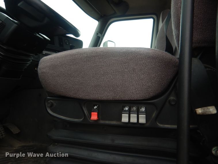 image for item DJ1251 2018 International LT62F  semi truck