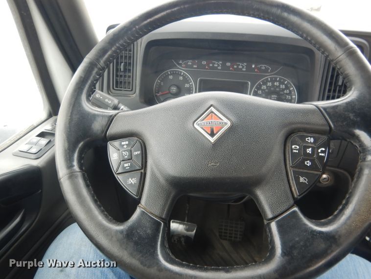 image for item DJ1251 2018 International LT62F  semi truck