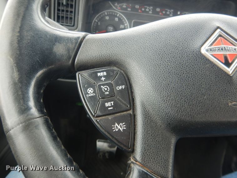 image for item DJ1251 2018 International LT62F  semi truck