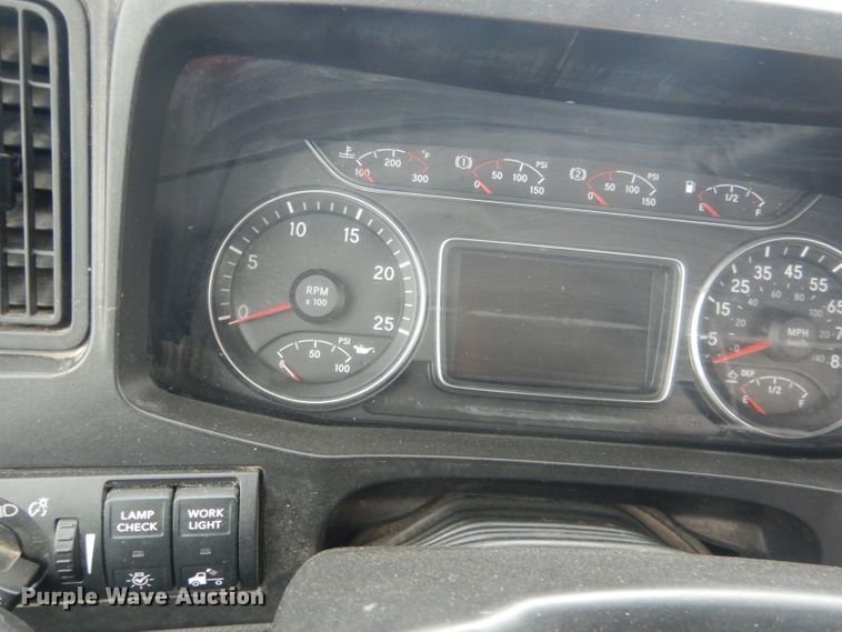 image for item DJ1251 2018 International LT62F  semi truck