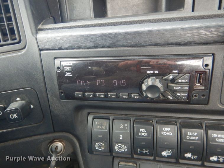 image for item DJ1251 2018 International LT62F  semi truck