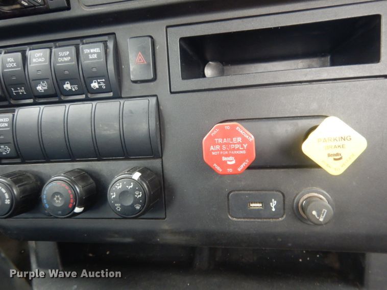 image for item DJ1251 2018 International LT62F  semi truck