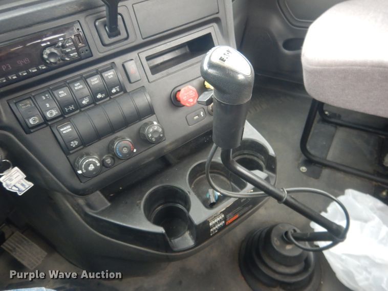 image for item DJ1251 2018 International LT62F  semi truck