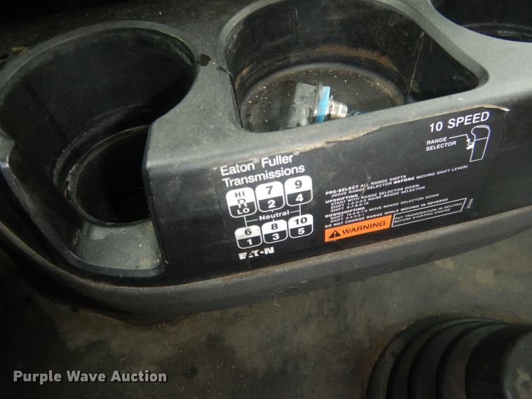 image for item DJ1251 2018 International LT62F  semi truck