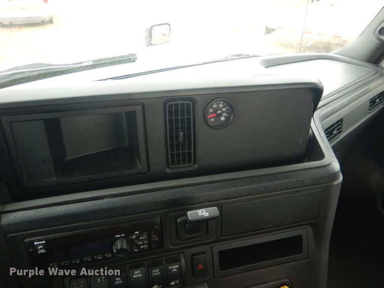 image for item DJ1251 2018 International LT62F  semi truck