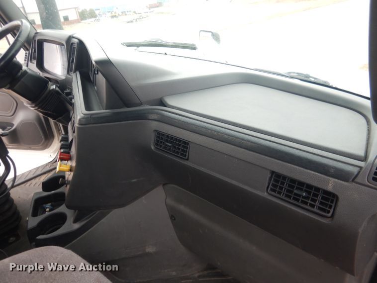 image for item DJ1251 2018 International LT62F  semi truck