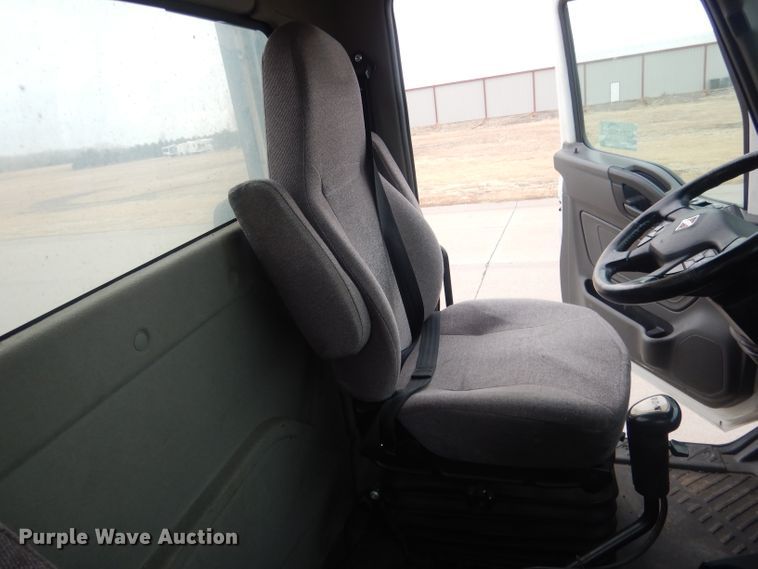 image for item DJ1251 2018 International LT62F  semi truck