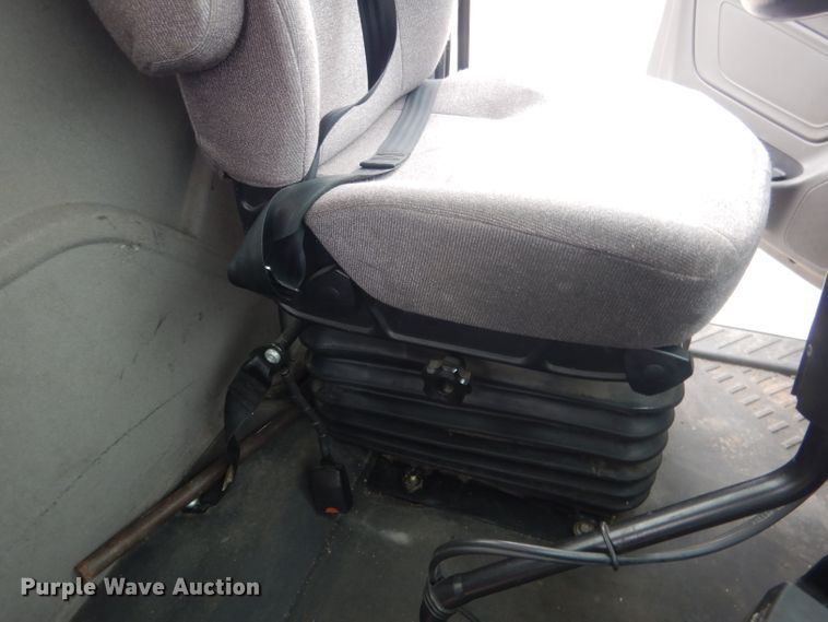 image for item DJ1251 2018 International LT62F  semi truck