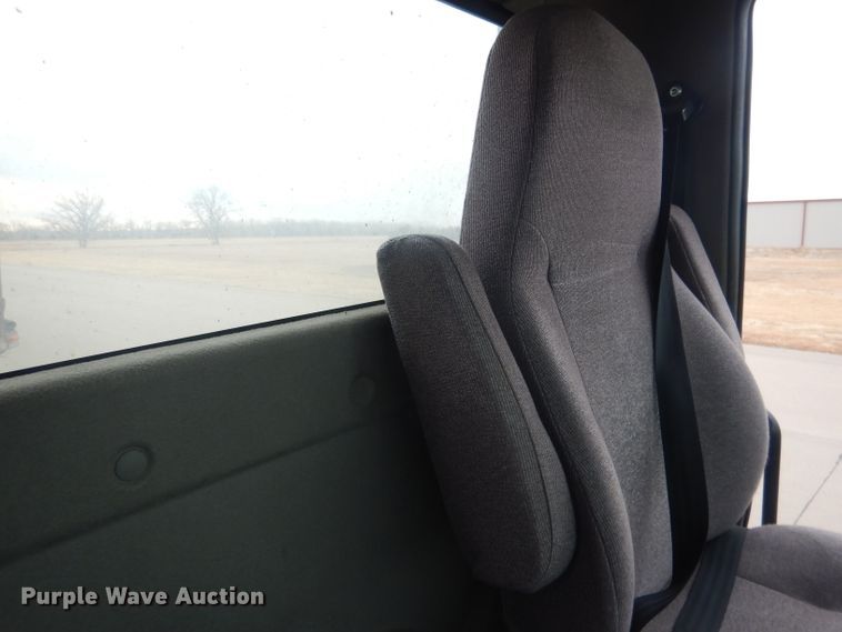 image for item DJ1251 2018 International LT62F  semi truck