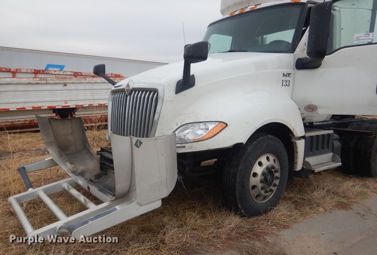 image for item DJ1251 2018 International LT62F  semi truck