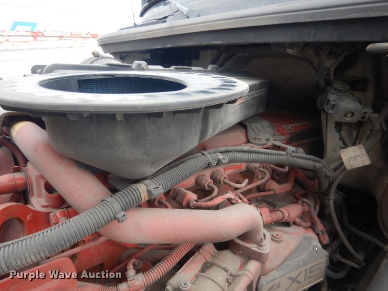 image for item DJ1251 2018 International LT62F  semi truck