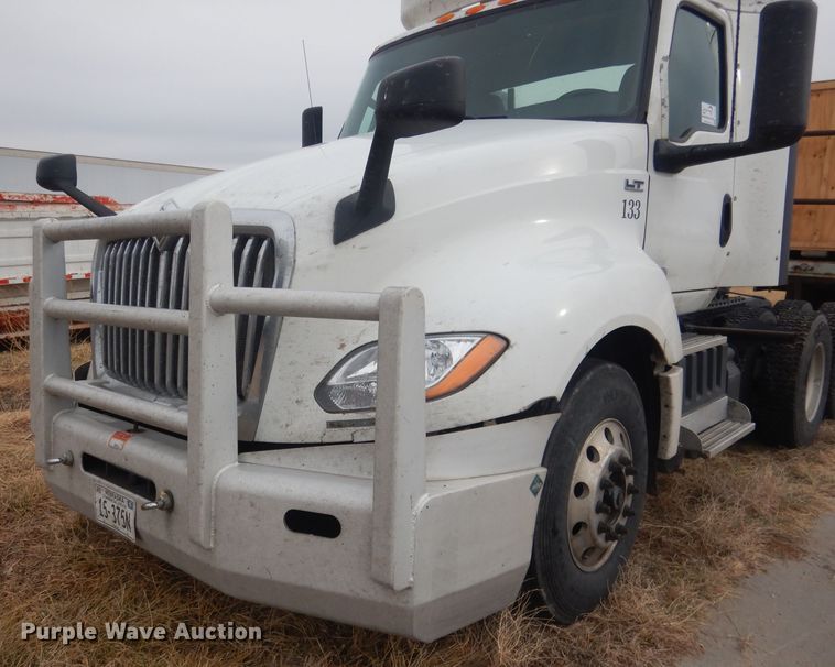 image for item DJ1251 2018 International LT62F  semi truck