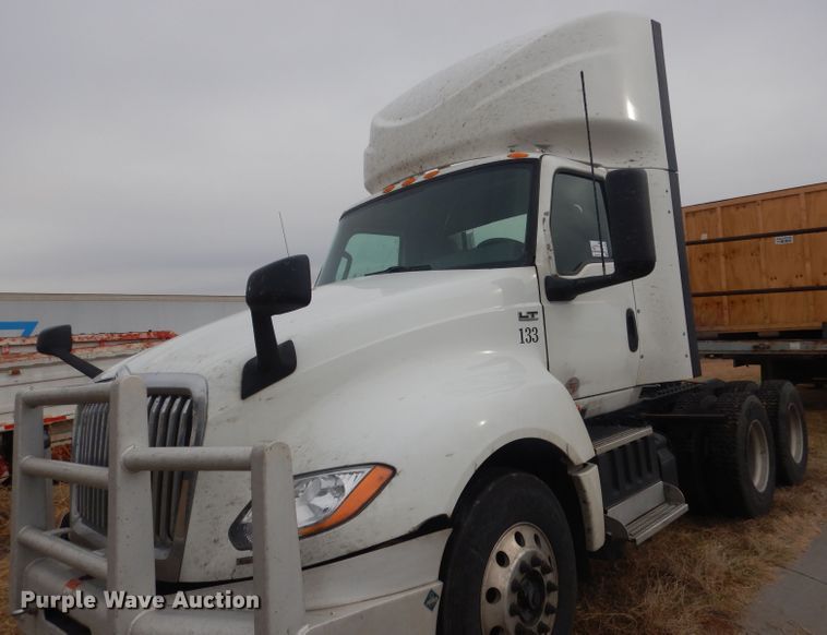 image for item DJ1251 2018 International LT62F  semi truck