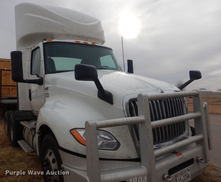 image for item DJ1251 2018 International LT62F  semi truck