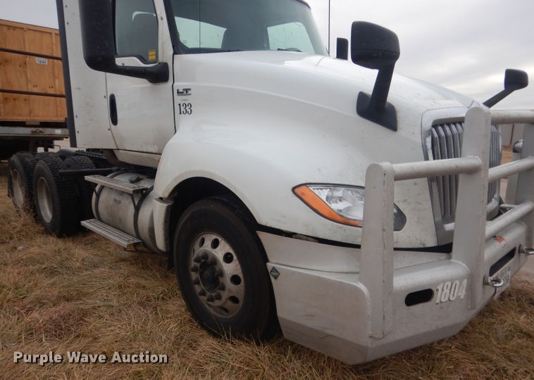 image for item DJ1251 2018 International LT62F  semi truck