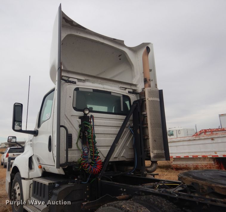 image for item DJ1251 2018 International LT62F  semi truck