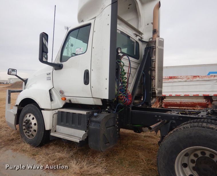 image for item DJ1251 2018 International LT62F  semi truck