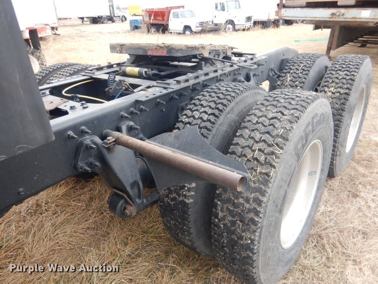 image for item DJ1251 2018 International LT62F  semi truck