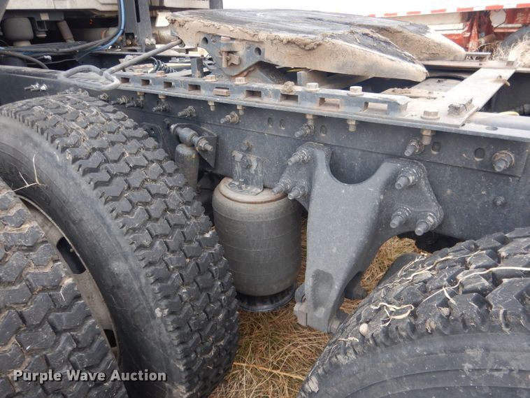 image for item DJ1251 2018 International LT62F  semi truck