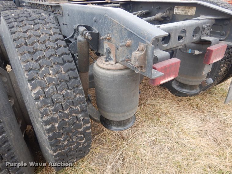 image for item DJ1251 2018 International LT62F  semi truck