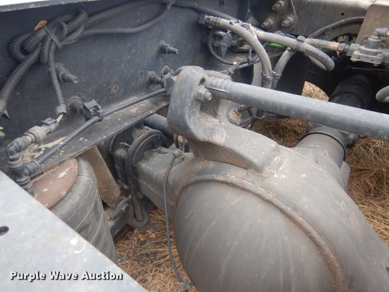 image for item DJ1251 2018 International LT62F  semi truck