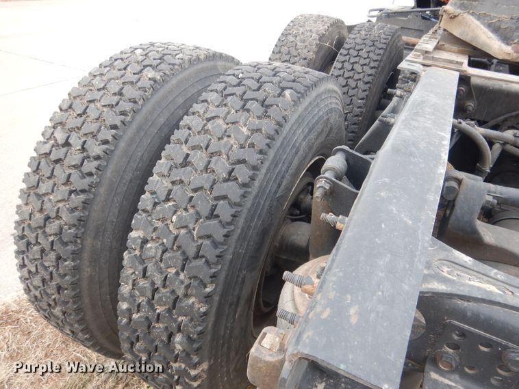 image for item DJ1251 2018 International LT62F  semi truck