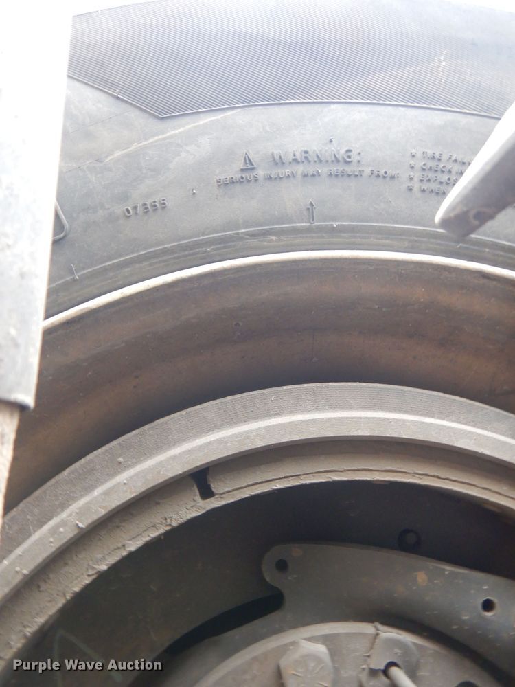 image for item DJ1251 2018 International LT62F  semi truck