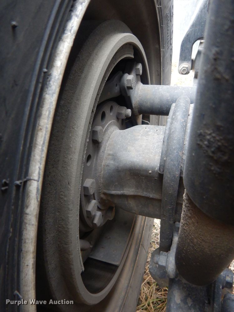 image for item DJ1251 2018 International LT62F  semi truck