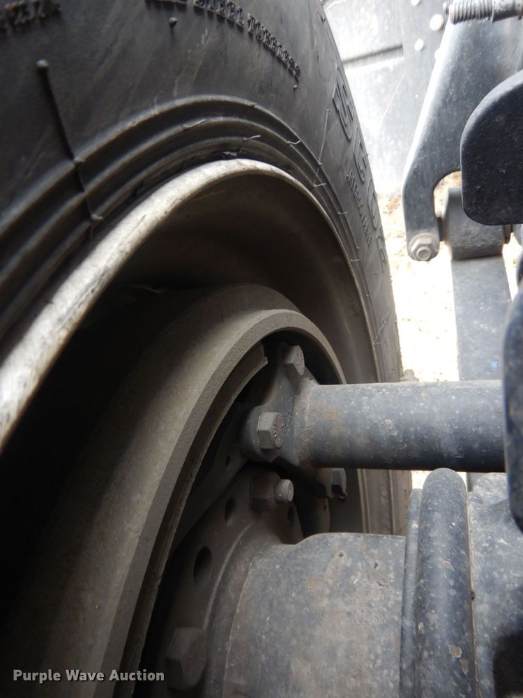 image for item DJ1251 2018 International LT62F  semi truck