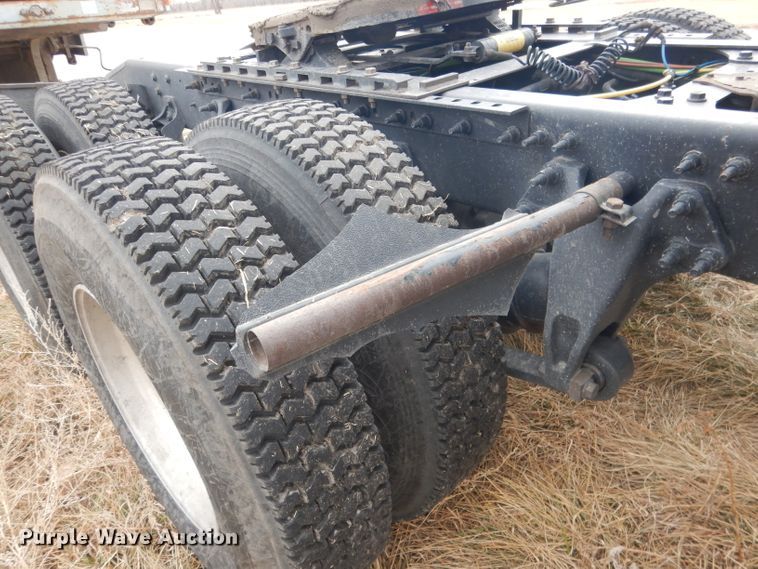 image for item DJ1251 2018 International LT62F  semi truck