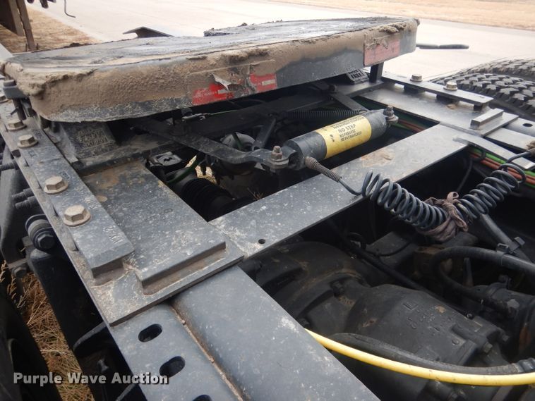 image for item DJ1251 2018 International LT62F  semi truck