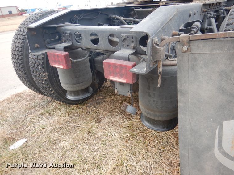 image for item DJ1251 2018 International LT62F  semi truck