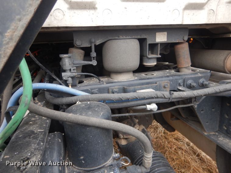 image for item DJ1251 2018 International LT62F  semi truck