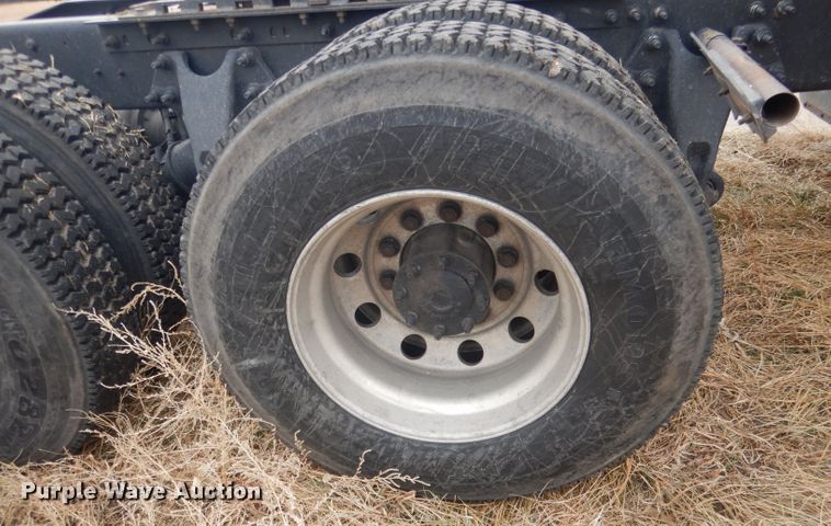 image for item DJ1251 2018 International LT62F  semi truck