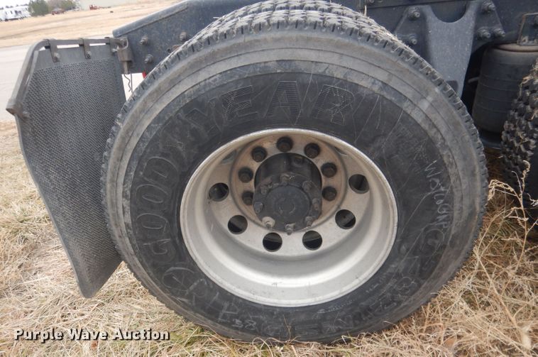 image for item DJ1251 2018 International LT62F  semi truck