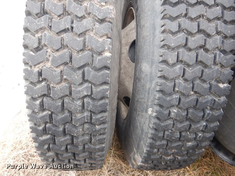 image for item DJ1251 2018 International LT62F  semi truck