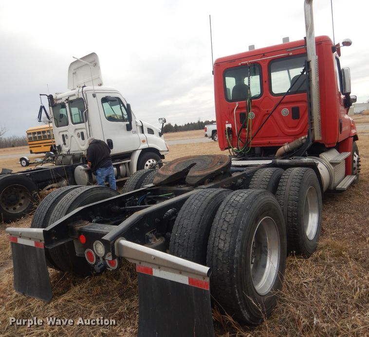 image for item DJ1252 2016 Freightliner Cascadia 113  semi truck