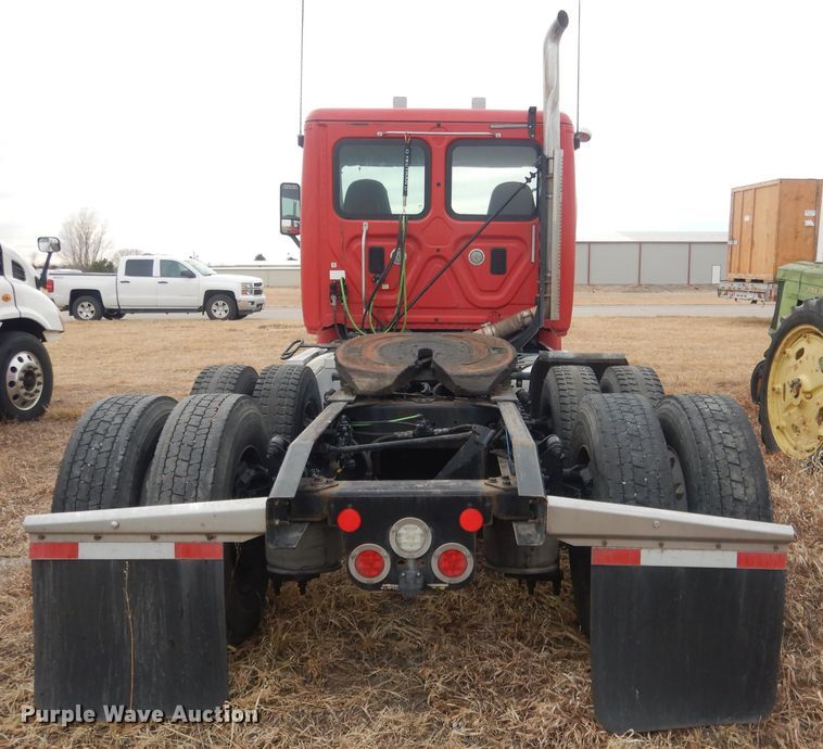 image for item DJ1252 2016 Freightliner Cascadia 113  semi truck