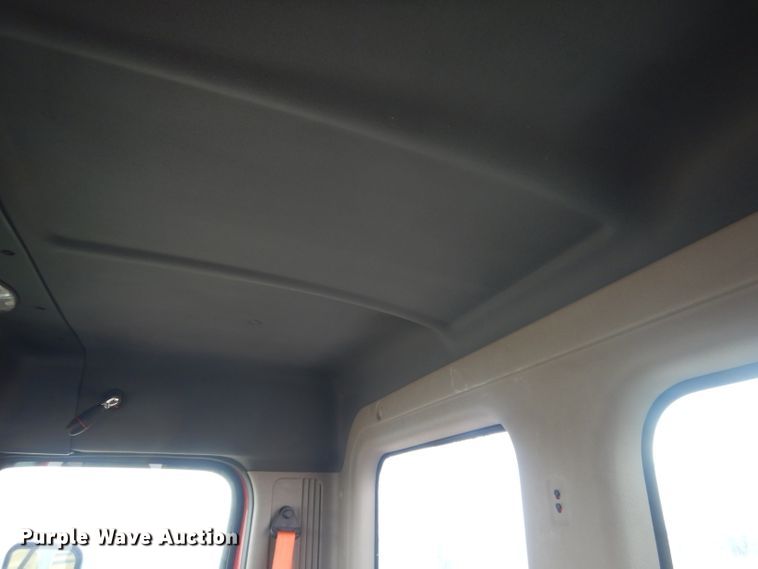 image for item DJ1252 2016 Freightliner Cascadia 113  semi truck