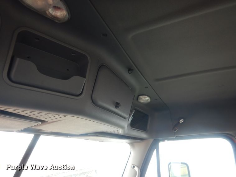 image for item DJ1252 2016 Freightliner Cascadia 113  semi truck