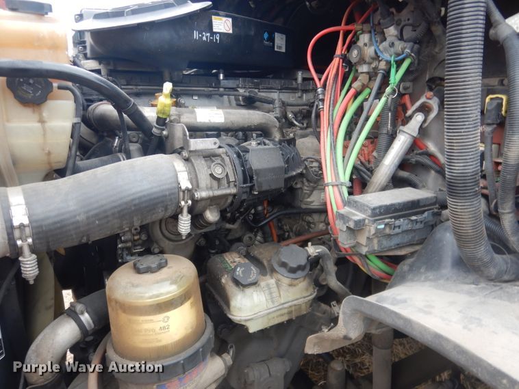 image for item DJ1252 2016 Freightliner Cascadia 113  semi truck