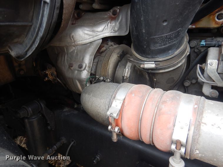 image for item DJ1252 2016 Freightliner Cascadia 113  semi truck