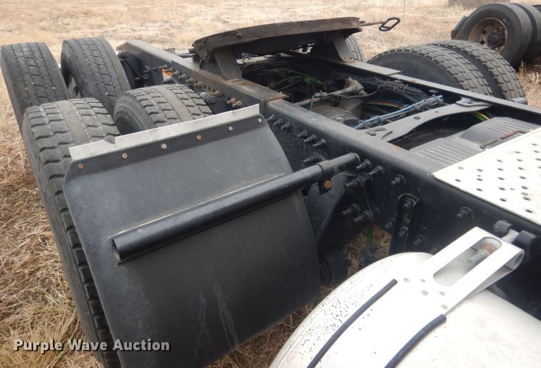 image for item DJ1252 2016 Freightliner Cascadia 113  semi truck