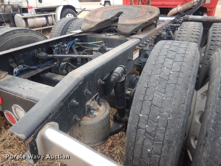 image for item DJ1252 2016 Freightliner Cascadia 113  semi truck