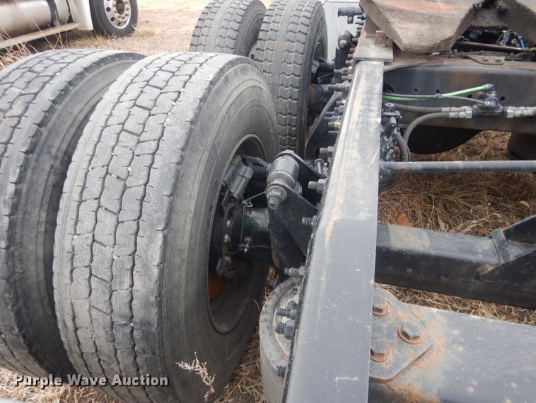 image for item DJ1252 2016 Freightliner Cascadia 113  semi truck