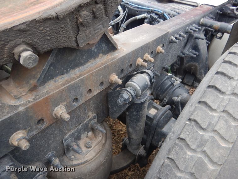 image for item DJ1252 2016 Freightliner Cascadia 113  semi truck