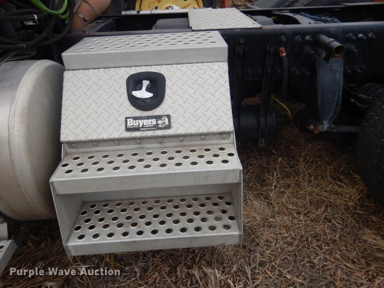 image for item DJ1252 2016 Freightliner Cascadia 113  semi truck